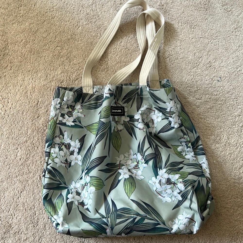 Dakine tote bag - used once perfect use as a beach bag, or a trip bag